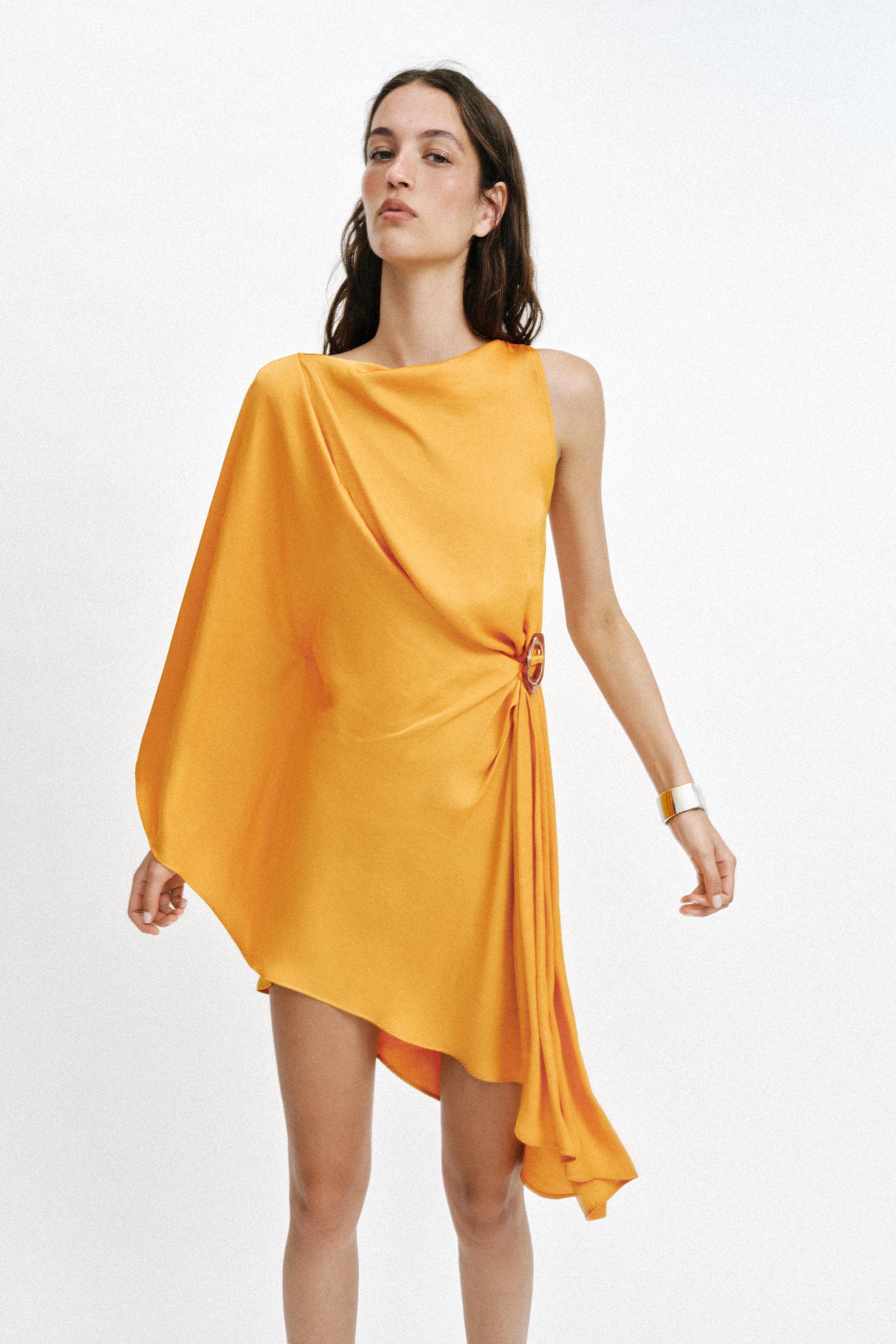 ROBE ASYMÉTRIQUE À BOUCLE
